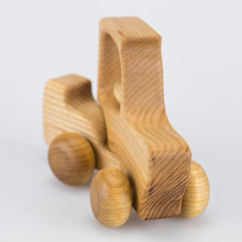 Holztraktor mit Lenkung