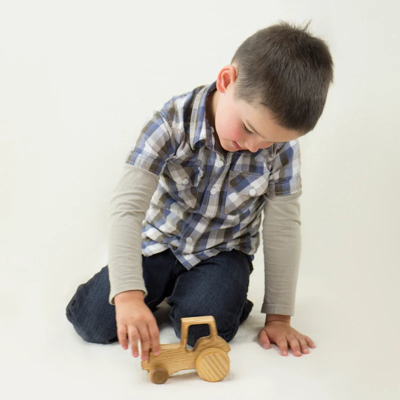 Traktor aus Holz