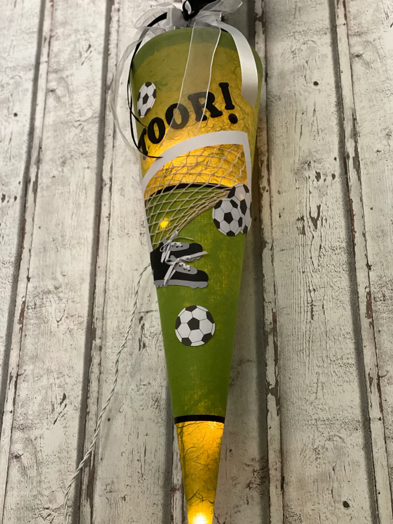 Fußball-Schultüte DIY Bastelset - aus Schultüte wird Nachtlicht