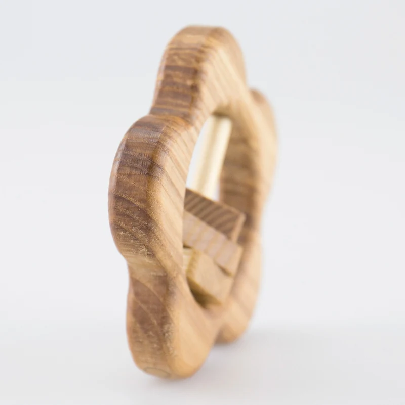 Holzrassel Blume