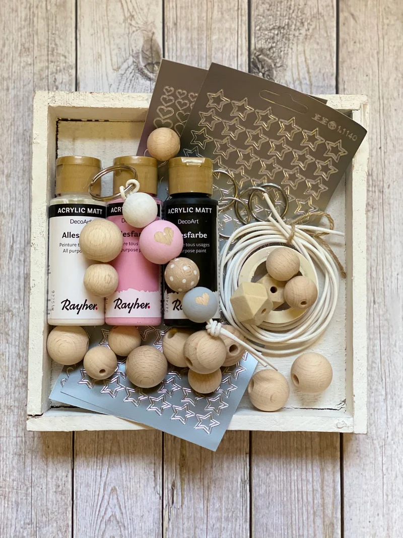 DIY Kreativset Holzkugel-Anhänger „Herz“ – Rosa, Grau & Weiß – Schlüsselanhänger & Deko selbst gestalten