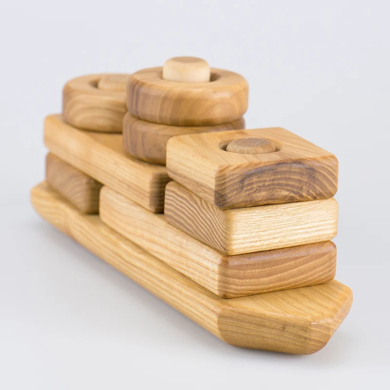 Holzboot zum Stecken