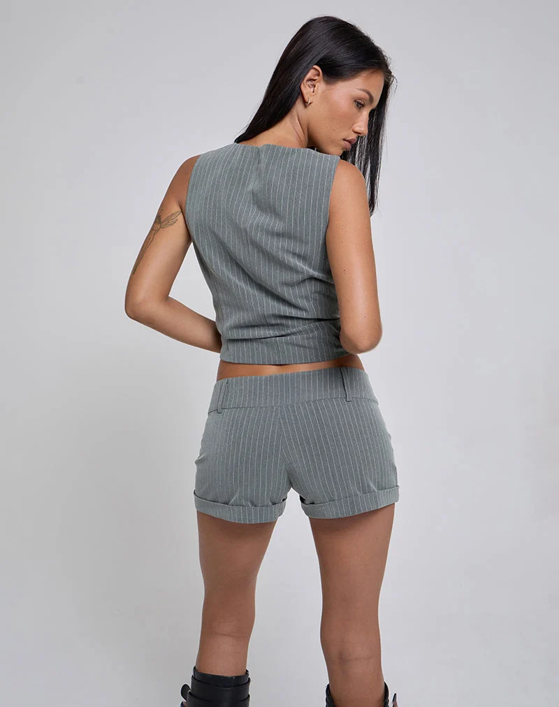 Rivo Deep Hot Pants in Nadelstreifen grau