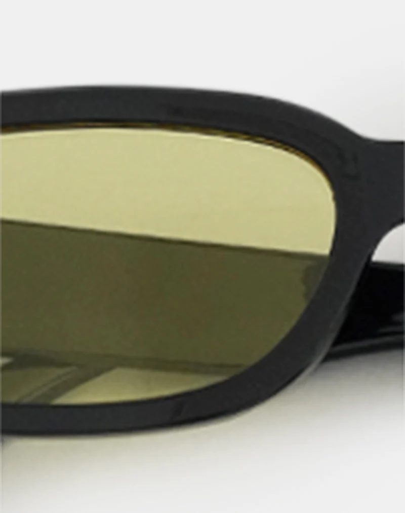 Rustina Sonnenbrille in Schwarz mit gelben Gläsern