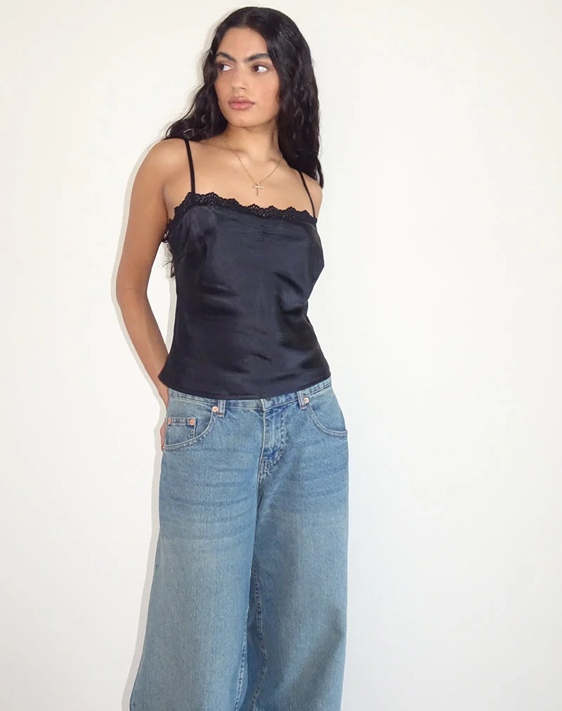 Kira Top aus schwarzem Satin mit schwarzer Spitze