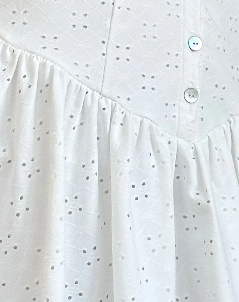 Misty Mini-Teekleid in Broderie Weiß