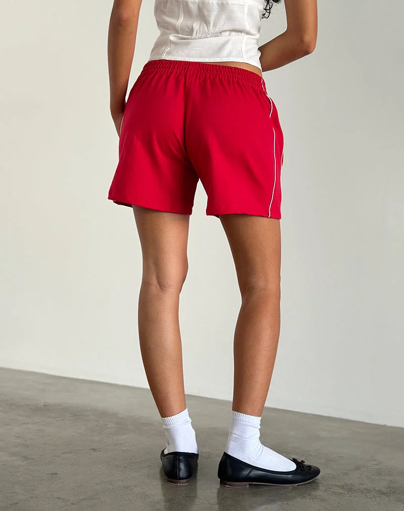Thera Shorts in Tango Rot mit weißem Paspel und M-Emblem