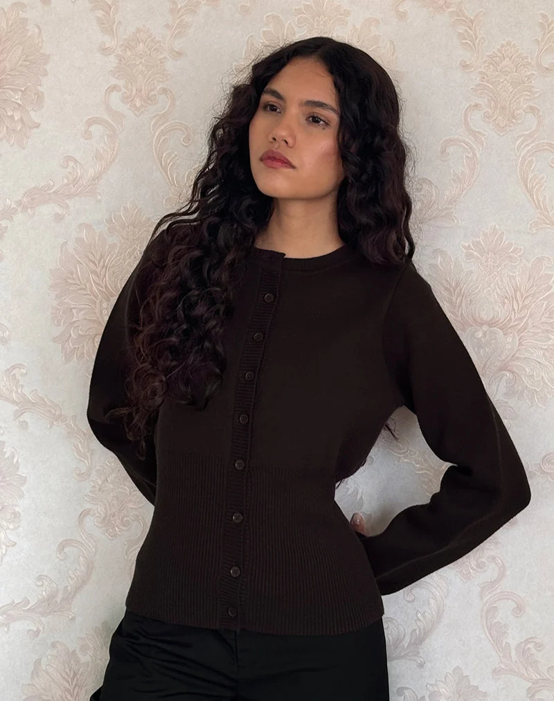 Subra Langarm-Strickjacke mit geripptem Saum in Bitterschokolade