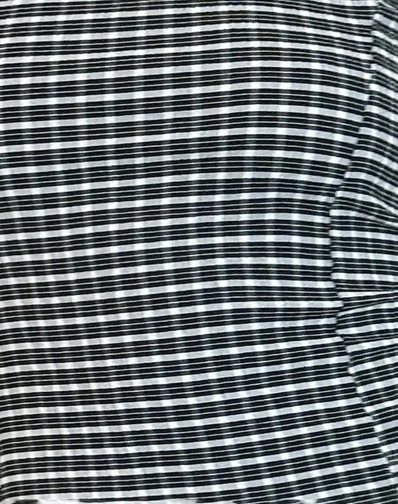 Totori Top aus Crinkle Check Schwarz Grau